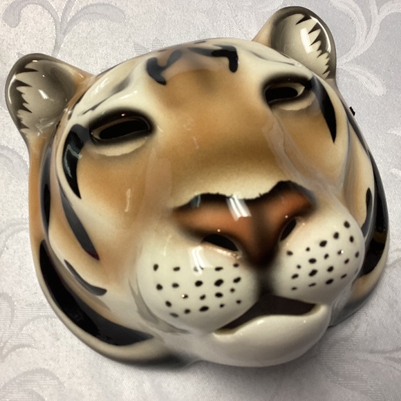 Artist signed tiger wall mask. Hangs Other - TIGER. Vintage African PORCELAIN .HOME DECOR Decor Handmade ARTIST SIGNED